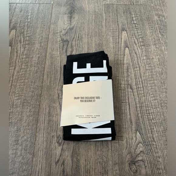 SOLD iL Makiage Tote Bag - Picture 2 of 3